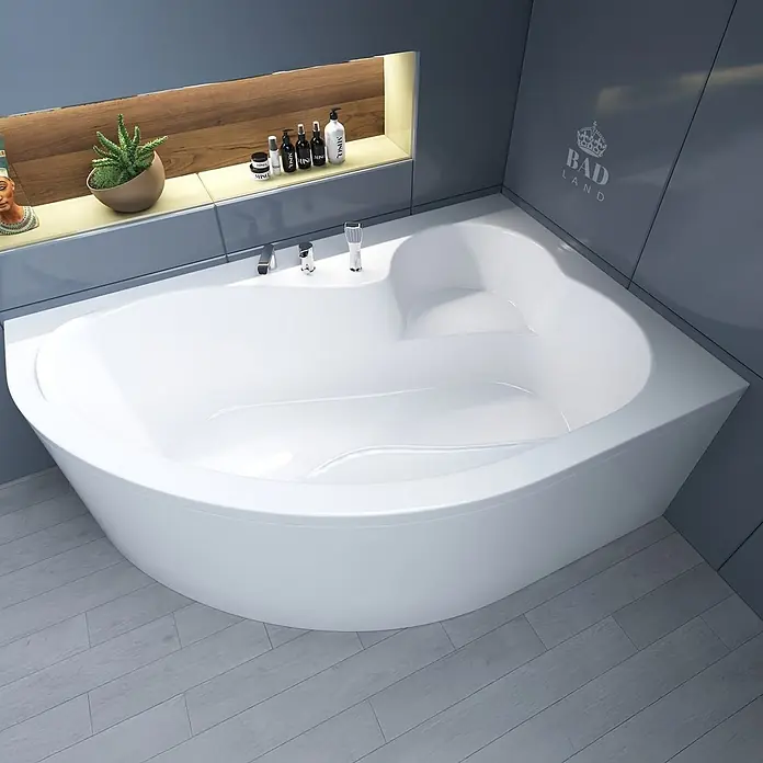 Bad Land Eckbadewanne MEGA Acryl-Eckwanne 160 x 105 cm rechts Weiß, inkl. Acrylschürze - Sanitäracryl, Weiß - Weiße Acryl-Eckbadewanne mit Chromarmaturen in einem modernen Badezimmer, mit eingebautem Nischenregal für Badprodukte und Dekoration.