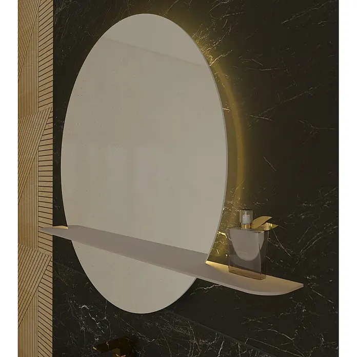 Cordia Lichtspiegel - 80 x 80 cm, Beige - Runder, hinterleuchteter Spiegel mit integriertem Regal und Parfümflakon, an dunkler Marmor- und Holzlamellenwand.