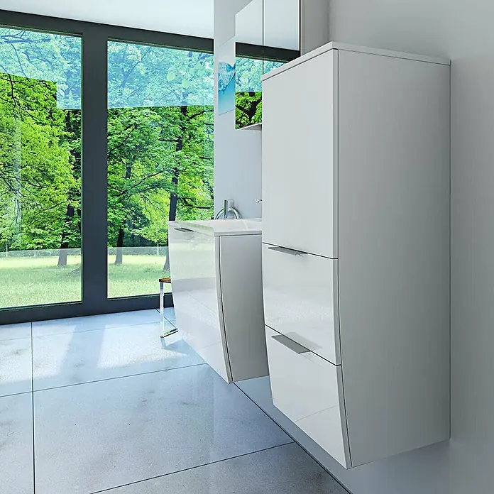 AcquaVapore Badmöbel-Set Fertigdusche Gently-1-B060-V2-R-F01-LED-EBox -  - Weißer, glänzender, wandmontierter Badhochschrank mit Schubladen neben passendem Waschtischunterschrank.