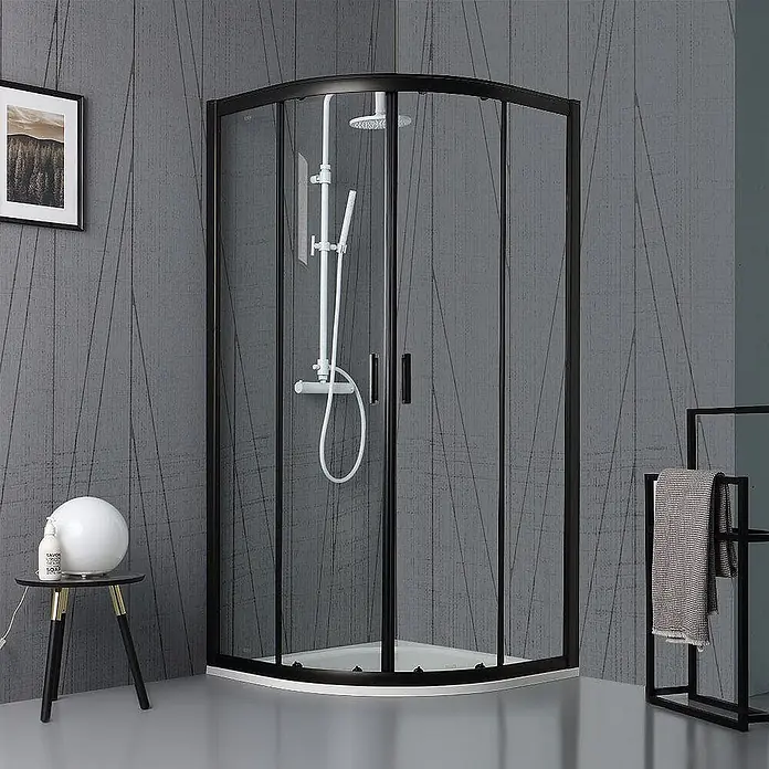 Kiamami Valentina Runddusche - 90 x 90 x 190 cm, Transparent - Schwarz gerahmte viertelrunde Duschkabine mit Klarglas, weißer Duschwanne und Brausesystem.