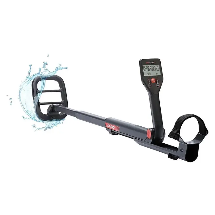 Minelab Metalldetektor GO-FIND 22 U-Light - L x B x H: 130 x 210 x 1.300 mm - Schwarzer und dunkelgrauer Metalldetektor mit Digitalanzeige, roten Akzenten und Wasserspritzer um die Suchspule.