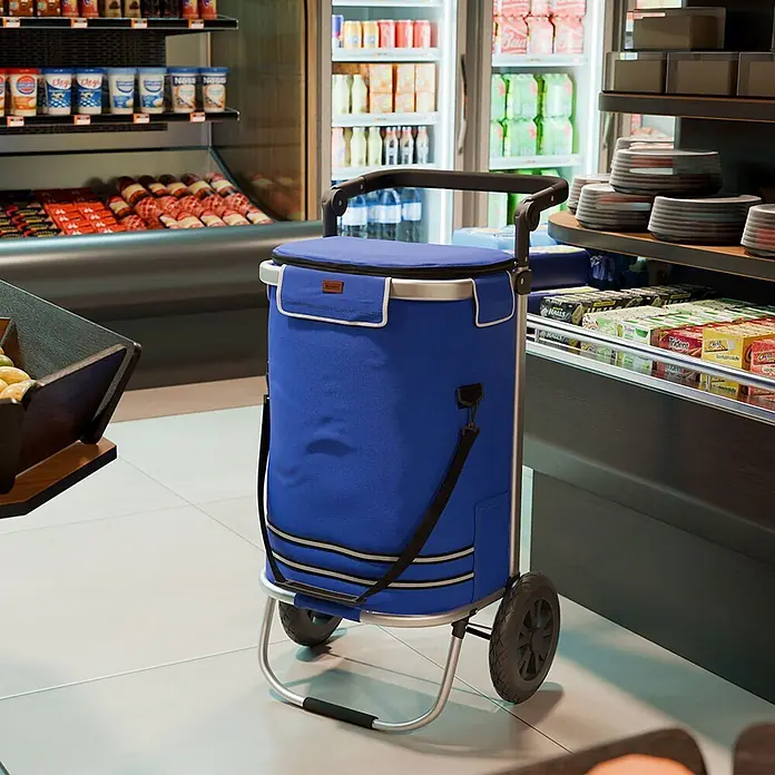 Juskys Einkaufstrolley Einkaufstrolley - L x B x H: 43 x 37 x 98 cm, Traglast: 30 kg, blau - Blauer isolierter Einkaufstrolley mit großen Rädern und silbernem Gestell, in einem Supermarktgang stehend.
