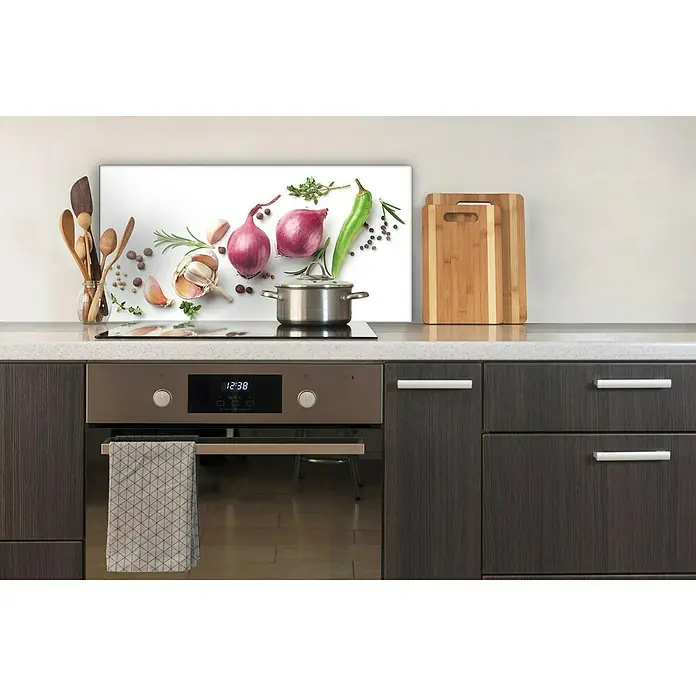 CUCINE Küchenrückwand - Garlic & Onion, 80 x 40 cm, Stärke: 6 mm, Einscheibensicherheitsglas (ESG) - Küchenrückwand mit Motiv aus Zwiebeln, Knoblauch, Kräutern und Gewürzen, die eine elegante und funktionale Küchendekoration bietet.