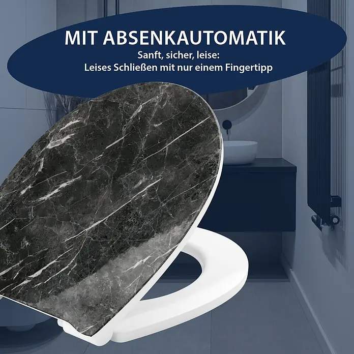 Poseidon WC-Sitz - Duroplast, Teramo, Mit Absenkautomatik - Toilettensitz mit schwarzem Marmormuster und Absenkautomatik, teilweise geöffnet in einem modernen Badezimmer.