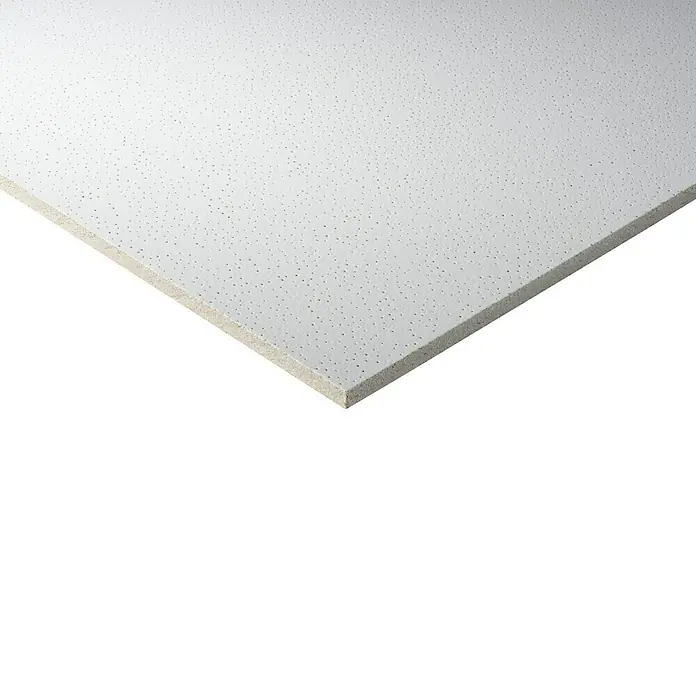 Knauf Deckenplatte AMF Thermatex - 62,5 x 62,5 cm, Weiß, Star - Nahaufnahme einer weißen Akustikdecke mit einem Muster aus kleinen Löchern, die für eine bessere Schallabsorption sorgen.