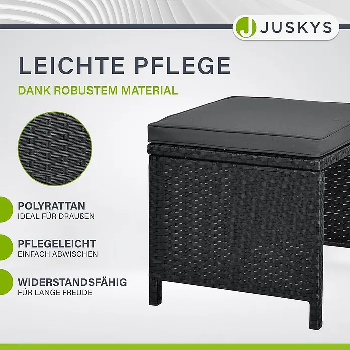 Juskys Loungemöbel-Set Baracoa - 11 -tlg., Kissen: Schaumstoff, Stoff; Geflecht: Polyrattan; Untergestell: Stahl; Tischplatte: Glas, Anzahl Personen: 10Farbe Polyrattan: SchwarzFarbe Stoff: DunkelgrauFarbe Glas: Schwarz getöntKissenbezüge: abnehmbar & waschbar, Schwarz - Schwarzer Polyrattan-Gartenhocker mit dunkelgrauem Kissen.