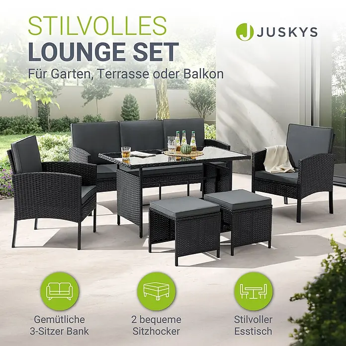 Juskys Loungemöbel-Set Turin - 6 -tlg., Geflecht: Polyrattan; Tischplatte: Gehärtetes Glas; Gestell: Stahl; Bezüge: 100 % Polyester; Polster: 80 % Schaumstoff, 20 % Weichfasern, Farbe Sitzgarnitur: Schwarz; Bezüge: Dunkelgrau; Glas: SchwarzAnzahl Sitzplätze: 7Belastbarkeit: 480 kg Bank; 160 kg je Stuhl & HockerKissenbezüge: Abnehmbar & waschbar, Schwarz - Dunkelgraue Rattan-Lounge-Garnitur mit 3er-Sofa, zwei Sesseln, zwei Hockern und Esstisch, auf einer Terrasse im Garten.