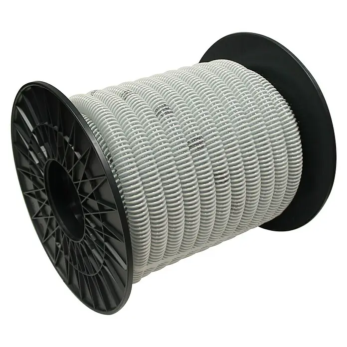 Fitt Manguera en espiral a metros Ali Flex - Diámetro: 40 mm - Un carrete de conducto eléctrico gris flexible, enrollado en un carrete de plástico negro.