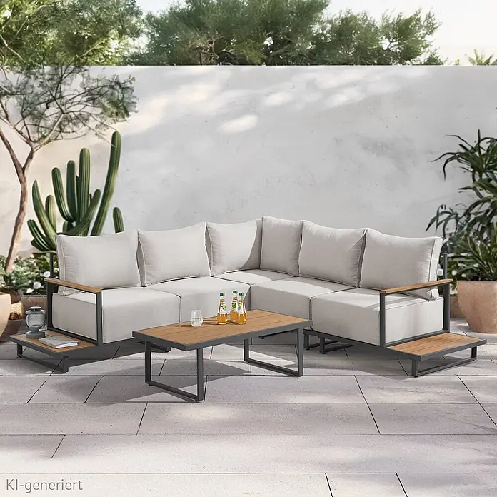 SVITA Loungemöbel-Set MALIBU Modulare Outdoor Lounge - 6 -tlg., 50 % Polyester, 50 % Stahl, Beige, Grau - L-förmiges Outdoor-Sofa-Set mit hellgrauen Kissen, dunklem Gestell und Holzdetails, dazu ein passender Couchtisch auf einer Terrasse.