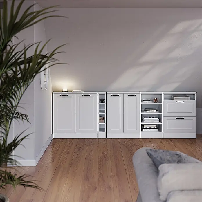 Vicco Schrankküche R-Line Weiß Landhaus mit 2 Türen - Weiß Landhaus, Dachschrägenschrank 60cm - Weißes modulares Aufbewahrungssystem mit Schränken und Regalen, an einer Wand in einer Wohnzimmerumgebung.