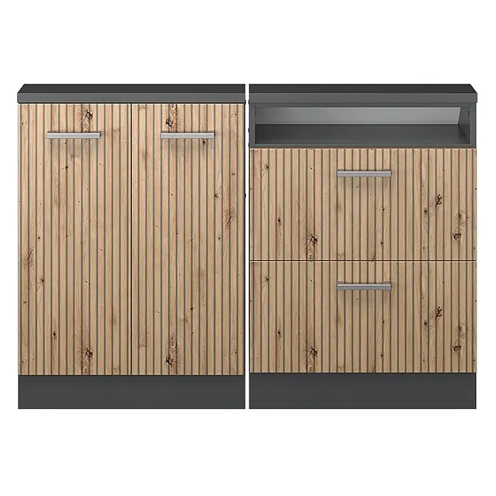 Vicco Schrankküche R-Line Artisan-Eiche 2er Set - Artisan-Eiche, Dachschrägenzeile 120cm - Zwei gerippte Holz-Optik Schränke mit dunkelgrauen Platten und Sockeln. Einer hat Doppeltüren, der andere ein offenes Fach und zwei Schubladen.