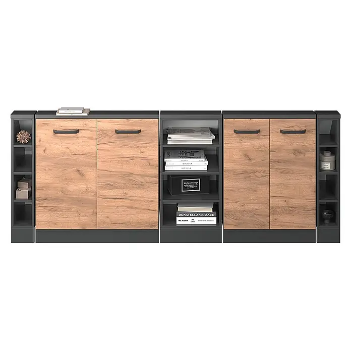 Vicco Schrankküche R-Line Goldkraft Eiche 5er Set - Goldkraft Eiche, Dachschrägenzeile 210cm - Modulares Sideboard mit Holzoptik-Türen und dunkelgrauen offenen Regalen, Bücher und Deko zeigend.