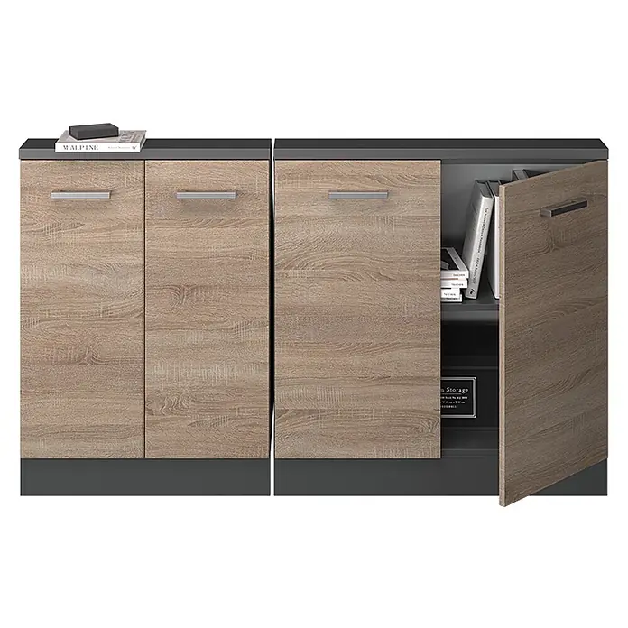 Vicco Schrankküche R-Line Sonoma 2er Set - Sonoma, Dachschrägenzeile 140cm - Helle Eicheneffekt-Schränke mit silbernen Griffen, dunkelgrauen Platten und Sockeln. Eine Tür steht offen, die gelagerte Bücher zeigt.