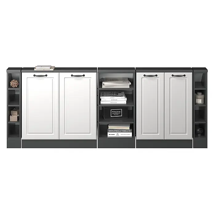 Vicco Schrankküche R-Line Weiß Landhaus 5er Set - Weiß Landhaus, Dachschrägenzeile 210cm - Weiß-dunkelgraues modulares Aufbewahrungssystem mit zwei Schränken und zwei offenen Regalen, gefüllt mit Büchern und Deko.