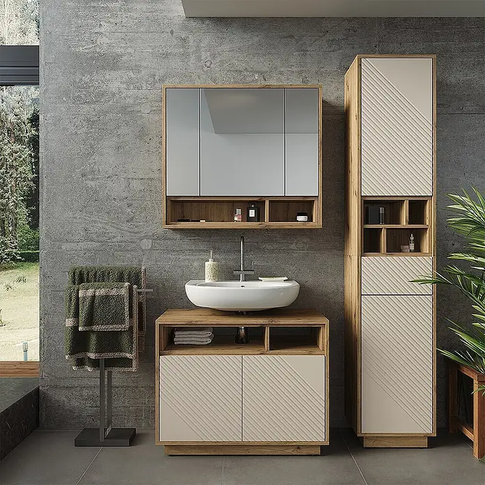 Vicco Badmöbel-Set - Cashmere, Matt - Badezimmermöbel aus Holz: Waschtisch mit weißem Waschbecken, Spiegelschrank & Hochschrank mit beigen Streifenpaneelen.