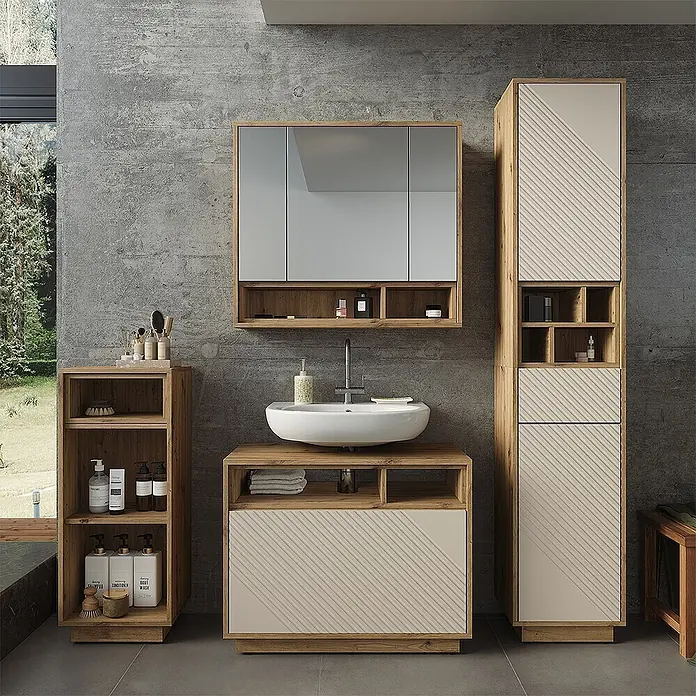 Vicco Badmöbel-Set - Cashmere, Matt - Modernes Badezimmermöbel-Set aus Holz mit beigen Paneelen, Waschtisch, Hochschrank und Spiegelschrank, in einem Badezimmer.