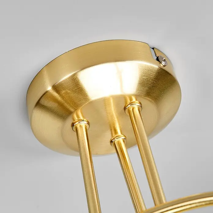 Lindby Deckenleuchte Elaina - messing / gold, E14 - Gebürsteter messingfarbener Metall-Leuchtenbaldachin mit drei nach unten ragenden Stäben.