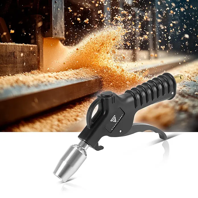 STAHLWERK Kompressor ST-38 Pro - Max. Druck: 8 bar, 10 l, Schmierung: Ohne - Schwarze Druckluftpistole mit Metalldüse, in einer Holzwerkstatt mit umherfliegendem Holzstaub dargestellt.