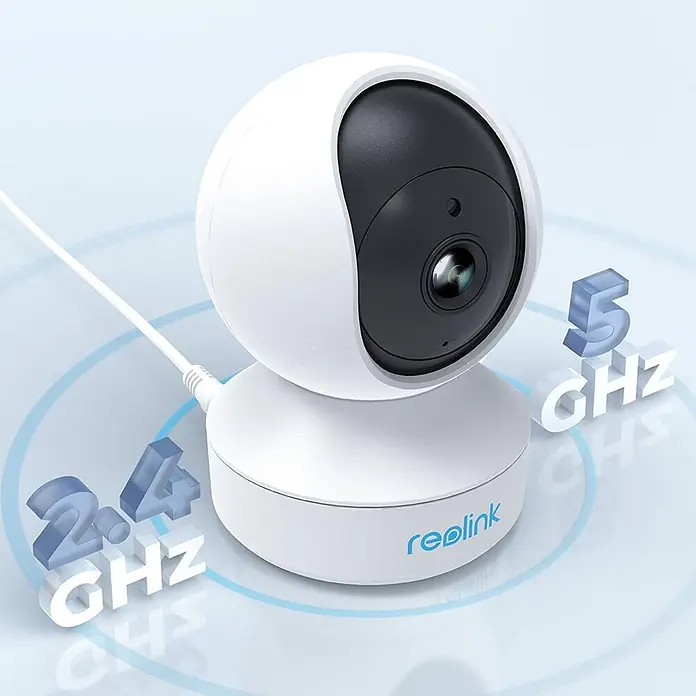 Reolink Überwachungskamera E330 5 MP WLAN -  - Weiße Reolink Überwachungskamera mit schwarzer Linse, mit 2,4 GHz und 5 GHz Dual-Band Wi-Fi Konnektivität.