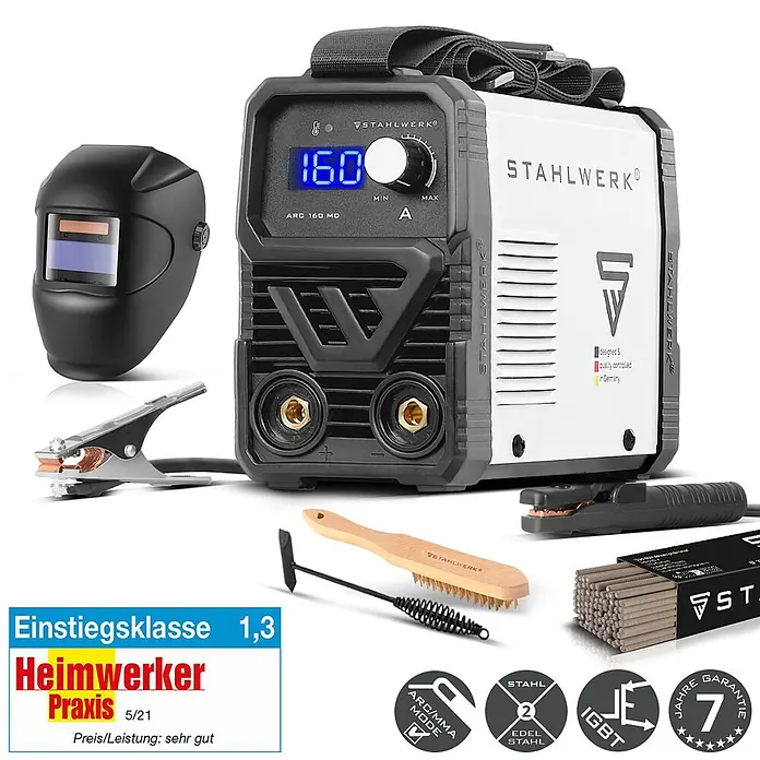 STAHLWERK Elektrodenschweißgerät ARC 160 MD Vollausstattung - Schweißstrom: 20 A - 160 A, 230 V - Schwarz-weiße STAHLWERK ARC 160 MD Inverter-Schweißmaschine mit Schweißhelm und wichtigem Schweißzubehör.