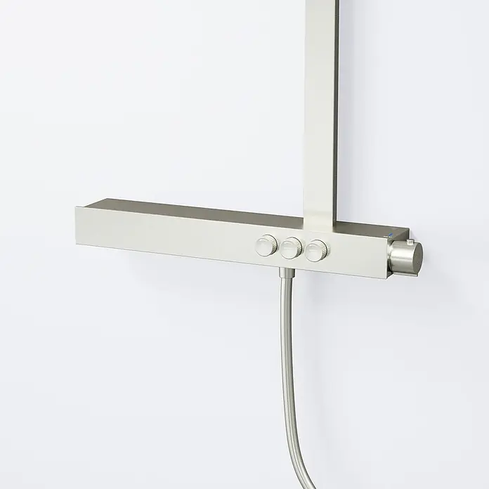 Vola Duschsystem -  - Duschsystem aus gebürstetem Metall mit Drehknöpfen und flexiblem Schlauch.
