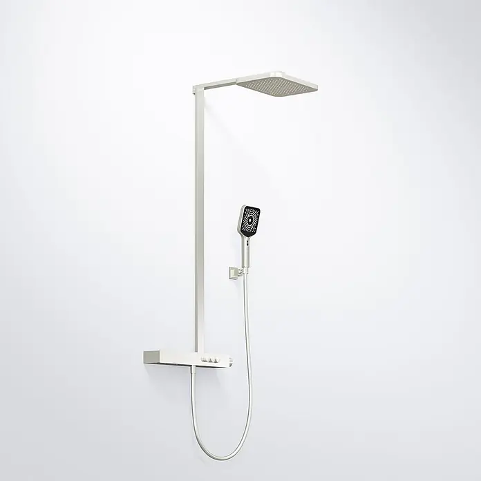 Vola Duschsystem -  - Wandmontiertes Duschsystem aus gebürstetem Metall mit quadratischer Kopfbrause, Handbrause und integriertem Mischer.
