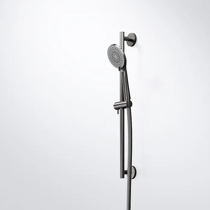 Vola Duschsystem -  - Matt-schwarzes Duschsystem mit Handbrause an einer verstellbaren Gleitstange.