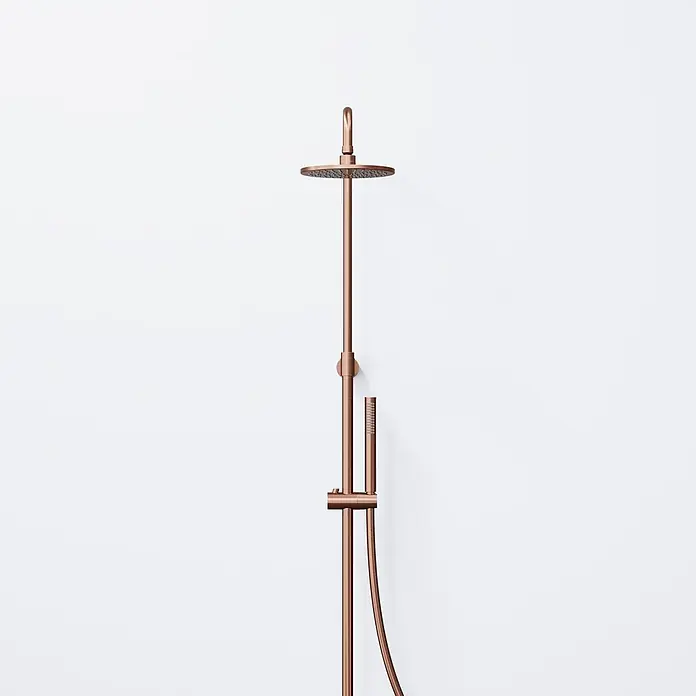 Vola Duschsystem -  - Duschsystem in Roségold mit rundem Kopf und Handbrause.