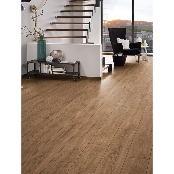 Krono Original Laminat Super Natural - Gondola Oak, Landhausdiele, 1.288 x 195 x 8 mm - Hellbraune Holzfußbodendielen mit natürlicher Maserung, die einen modernen Wohnraum aufwerten.