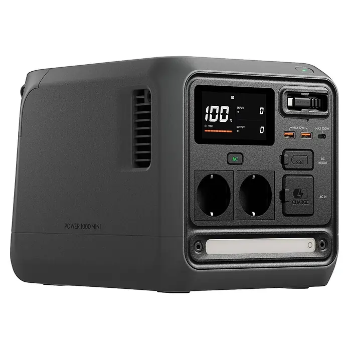 DJI Powerstation Power 1000 Mini - 1.008 Wh, Schwarz - Dunkelgraue, tragbare Powerstation mit Digitalanzeige (100%), mehreren AC- und USB-Anschlüssen sowie einer Lichtleiste, beschriftet mit 'POWER 1000 MINI'.