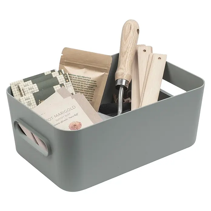 SmartStore Aufbewahrungsbox Comfort M - L x B x H: 29,5 x 19,5 x 12 cm, Kunststoff, Aquaverde, 5,3 l - Graue rechteckige Aufbewahrungsbox gefüllt mit Saatgutpackungen, Pflanzensteckern und einer kleinen Schaufel für den Garten.