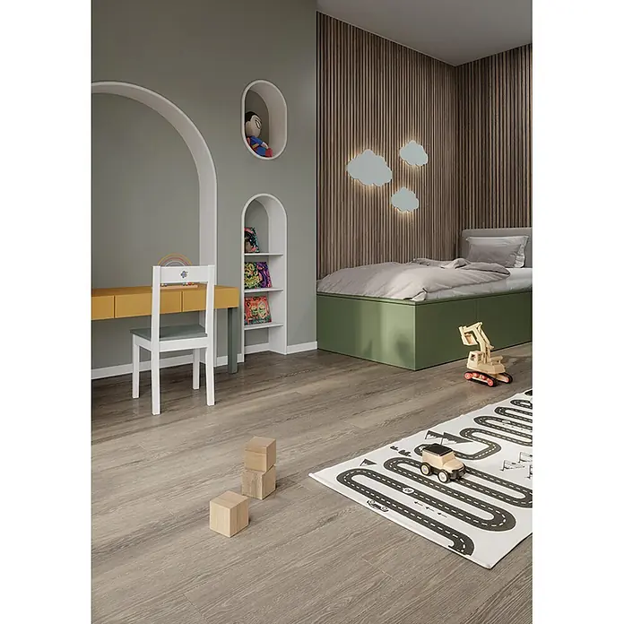 Krono Original Laminat Atlantic 8 - Grey Palais Oak, Landhausdiele, 1.288 x 195 x 8 mm - Modernes Kinderzimmer mit grünem Bett, gelbem Schreibtisch, weißem Stuhl, Holzverkleidung und gewölbtem Stauraum.