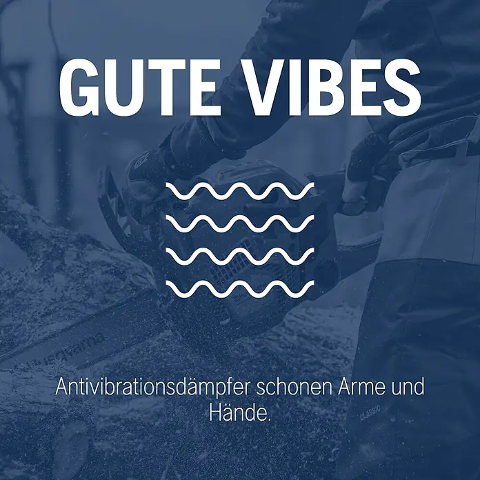 Husqvarna Benzin-Kettensäge 130 - 1.500 W, 38 cm³, Schwertlänge: 35 cm, Max. Aststärke: 300 mm - Person benutzt Motorsäge mit Antivibrationsdämpfern, beworben als „Gute Vibes“ zum Schutz von Armen und Händen.