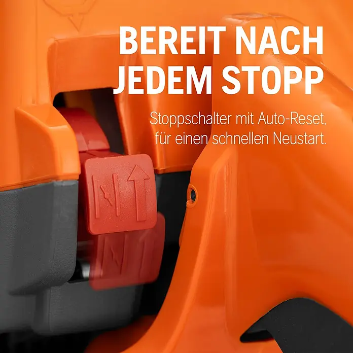 Husqvarna Benzin-Kettensäge 130 - 1.500 W, 38 cm³, Schwertlänge: 35 cm, Max. Aststärke: 300 mm - Nahaufnahme einer orangefarbenen Maschine mit rotem Stoppschalter und Auto-Reset-Funktion für schnellen Neustart.