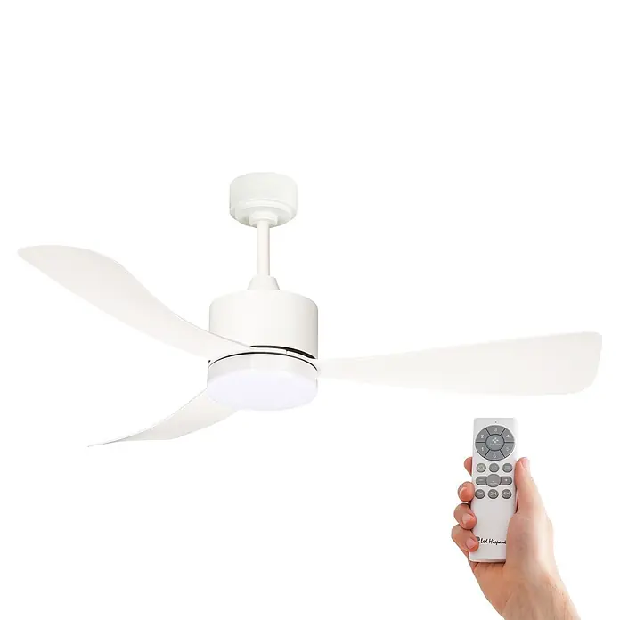 Led Hispania Ventilador de techo Nerja - Blanco, 106,6 cm, 29 W, Blanco neutro - Ventilador de techo blanco con luz integrada, operado por una persona sosteniendo su control remoto.