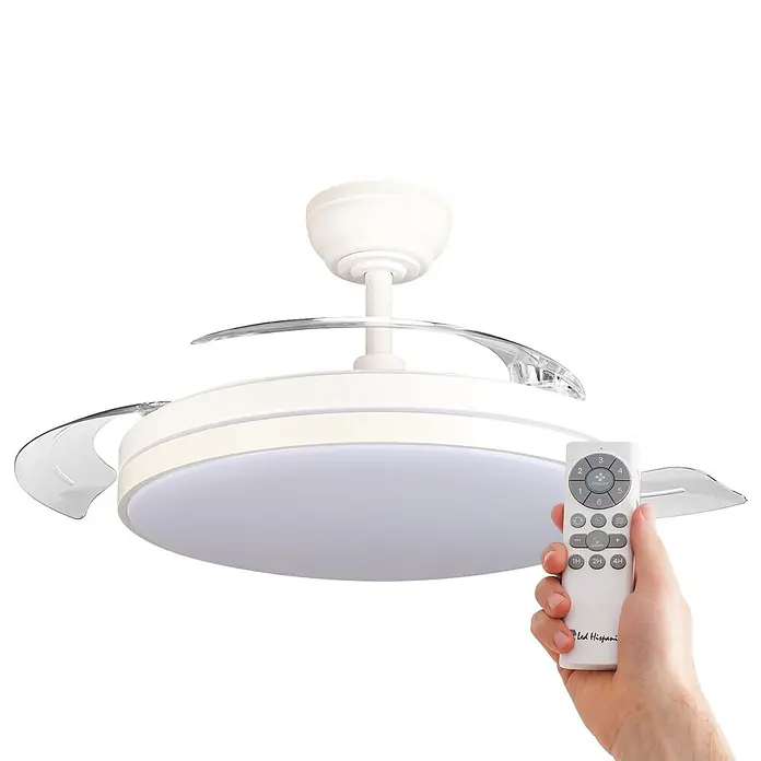 Led Hispania Ventilador de techo Belcaire - Blanco, 106 cm, 30 W, Blanco frío - Ventilador de techo blanco con aspas transparentes retráctiles y luz LED integrada, controlado por un mando a distancia blanco en la mano.
