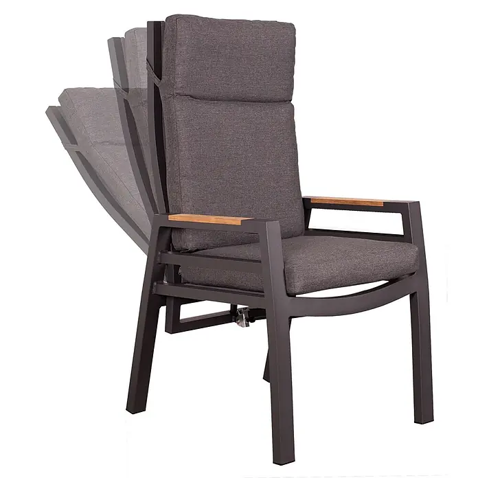 Bene Living Gartentisch-Set Sevilla + Hocker mit Tisch Sevilla - Gesamtumfang: 7 -tlg., Aluminium pulverbeschichtet, Textilene, Keramik, Ausziehbar - Dunkelgrauer Garten-Liegestuhl mit Metallrahmen, Holzarmlehnen und Stoffpolstern, zeigt mehrere Liegepositionen.