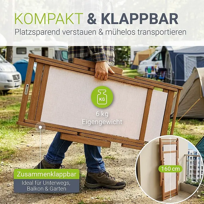 Juskys Strandstuhl Tavira - Holz, Klappbar, Creme, B x T x H: 60 x 110 x 110 cm - Klappbarer Liegestuhl mit Holzgestell und hellem Stoff, von einer Person getragen, kompakt gelagert auf einem Balkon.