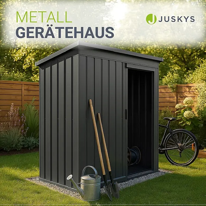 Juskys Gerätehaus Gerätehaus - Außenbreite inkl. Dachüberstand: 164 cm, Außentiefe inkl. Dachüberstand: 88 cm, Metall, Dunkelgrau - Dunkelgraues Metall-Gerätehaus mit Schiebetür im Garten, mit Werkzeugen und Fahrrad, das seine Funktion als Outdoor-Stauraum zeigt.