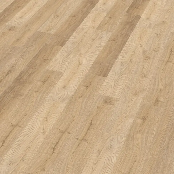 Decolife Designboden Freestyle Access Hazel Oak - 1.220 x 185 x 8,5 mm, Landhausdiele, Hazel Oak - Heller Eichenlaminatboden mit natürlicher Maserung, diagonal verlegt.