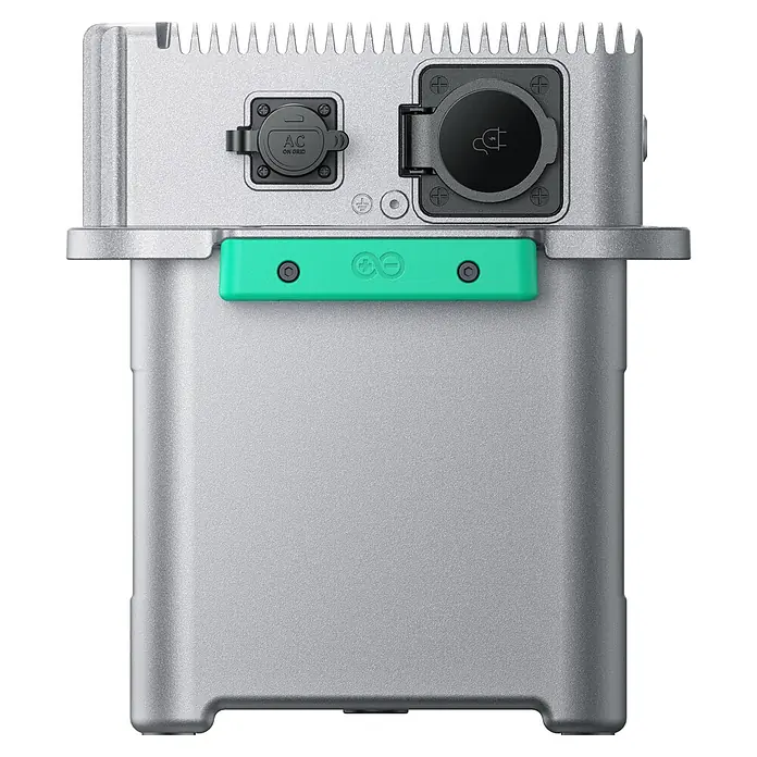 Zendure Batteriespeicher ZDB2503 - Leistungsaufnahme: 1.400 W, Nennspannung: 230 V - Silbergraues Elektronikgerät mit texturierter Metalloberfläche, Kühlrippen, zwei Steckdosen (eine AC ON GRID) und einem grünen Akzentband.