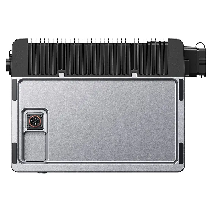 Zendure Batteriespeicher ZDSF2400AC+ - Leistungsaufnahme: 3.200 W, Nennspannung: 48 V - Silbergraues strukturiertes elektronisches Steuergerät mit schwarzem Kühlkörper und Spezialanschluss.