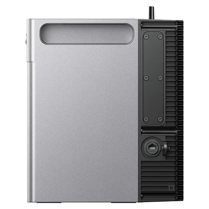 Zendure Batteriespeicher ZDSF2400AC+ - Leistungsaufnahme: 3.200 W, Nennspannung: 48 V - Robustes silbergraues Industrie-PC mit texturiertem Gehäuse, schwarzem Lüftungspanel und CAT 6 Ethernet-Anschluss.
