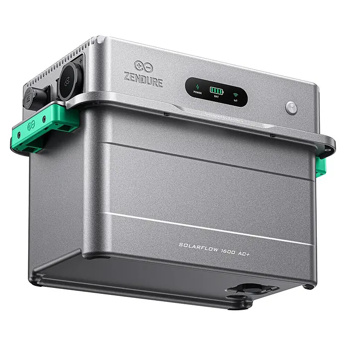 Zendure Batteriespeicher ZDB2503 - Leistungsaufnahme: 1.400 W, Nennspannung: 230 V - Graue ZENDURE SOLARFLOW 1600 AC+ tragbare Powerstation mit grünen Akzenten und digitaler Anzeige für Akku- und Stromstatus.