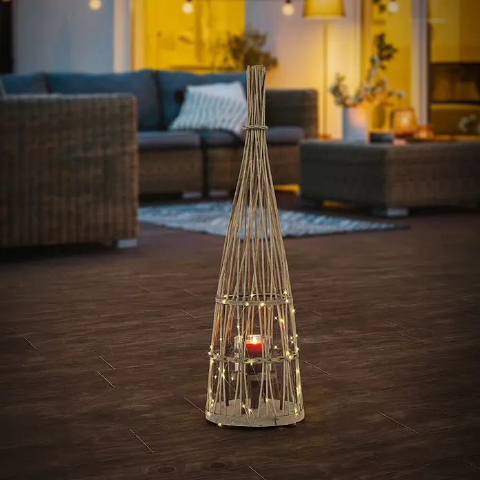 ECD Germany Windlicht Boho Bambus Laterne - Ø x H: 26,5 x 91 cm, Natur, 1 Stk. - Hohe Dekolaterne aus Naturholzstäben mit roter Kerze und Lichterkette, schafft gemütliche Stimmung auf der Terrasse am Abend.