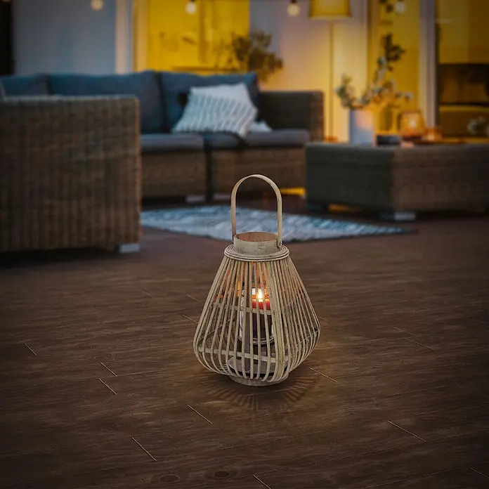 ECD Germany Windlicht Boho Bambus Laterne - Ø x H: 23 x 42,5 cm, Natur, 1 Stk. - Geflochtene Bambuslaterne mit brennender roter Kerze, spendet warmes Licht auf Terrassendielen.