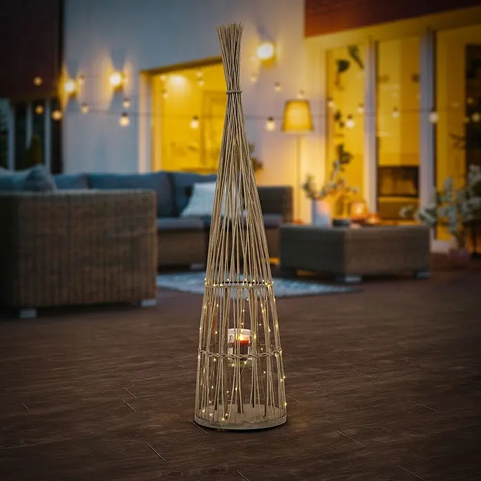 ECD Germany Windlicht Boho Bambus Laterne - Ø x H: 35,5 x 150 cm, Natur, 1 Stk. - Konische Outdoor-Laterne aus Naturholz mit integrierten LEDs und Kerze, die eine Terrasse warm beleuchtet.
