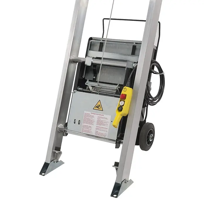 Haemmerlin Maxial Bauaufzug Excellium 200/30 Dachdecker - Länge: 10,5 m, Aluminium, Ausführungseigenschaft: Dachdeckerpritsche - Tragbarer Materialaufzug mit Aluminiumrahmen, Motoreinheit, Kabel und gelber Fernbedienung für Hebearbeiten.