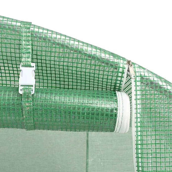 Furnicato Gewächshaus - 12 x 5 cm, Material Seitenwand: Kunststoff, 38 mm, Grau - Grüne, gitterverstärkte Gewächshausplane hochgerollt und mit weißer Schnalle befestigt, neben einem weißen Reißverschluss.