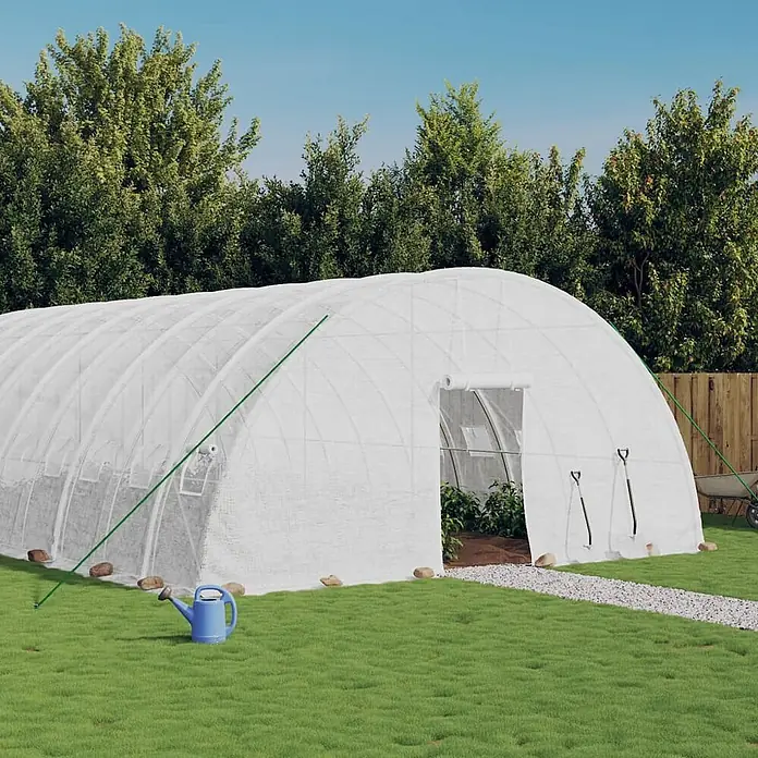 Furnicato Gewächshaus verzinkter Stahl - 18 x 6 cm, Material Seitenwand: Kunststoff, 38 mm, Grau - Weißes Folientunnel-Gewächshaus im Garten, mit offener Tür und Pflanzen darin. Ideal für den Anbau von Gemüse.